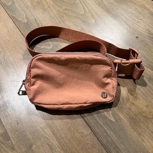 Lululemon everywhere belt bag